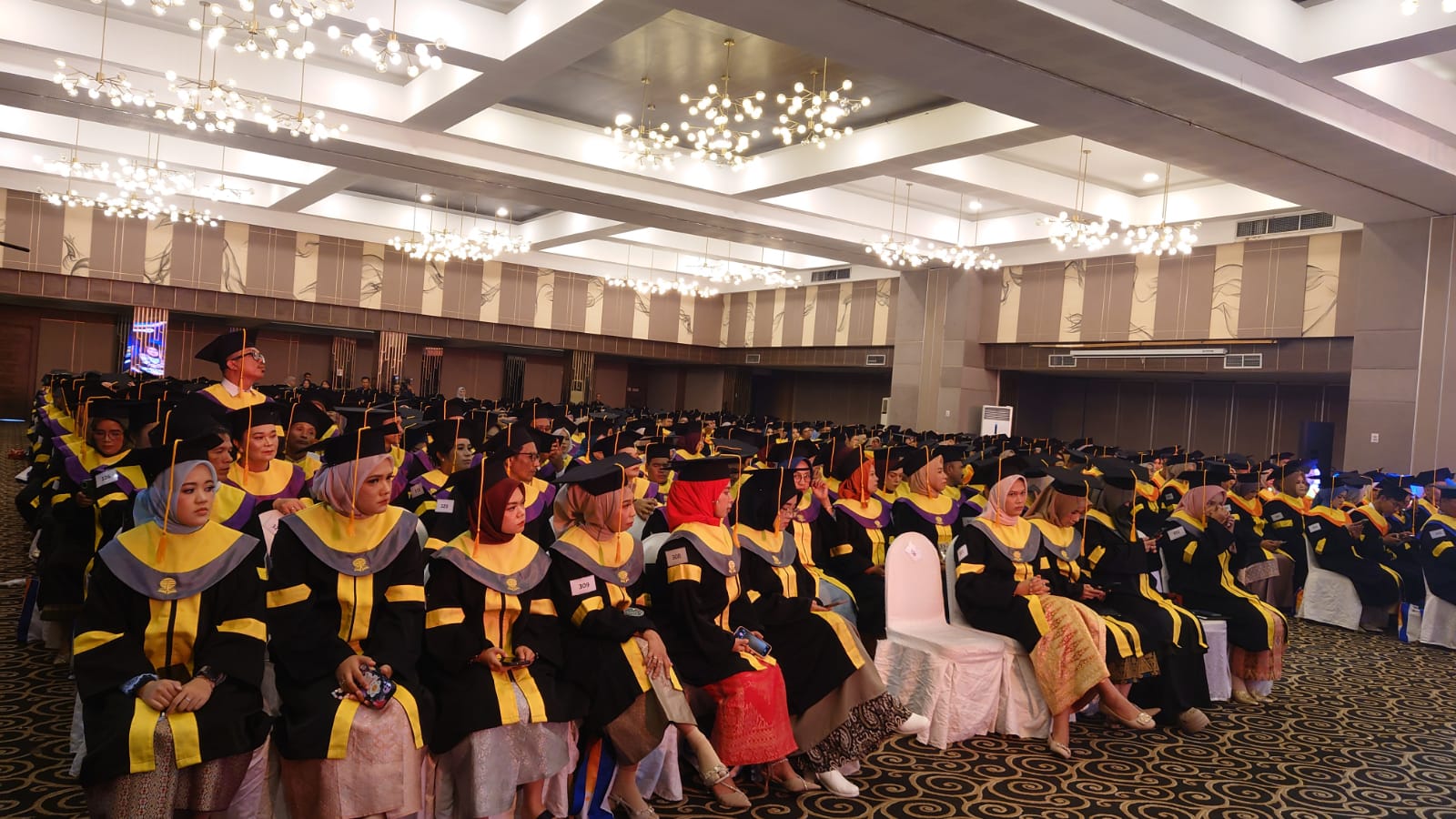 Lebih dari 500 Lulusan Universitas Terbuka Padang Mengikuti Wisuda